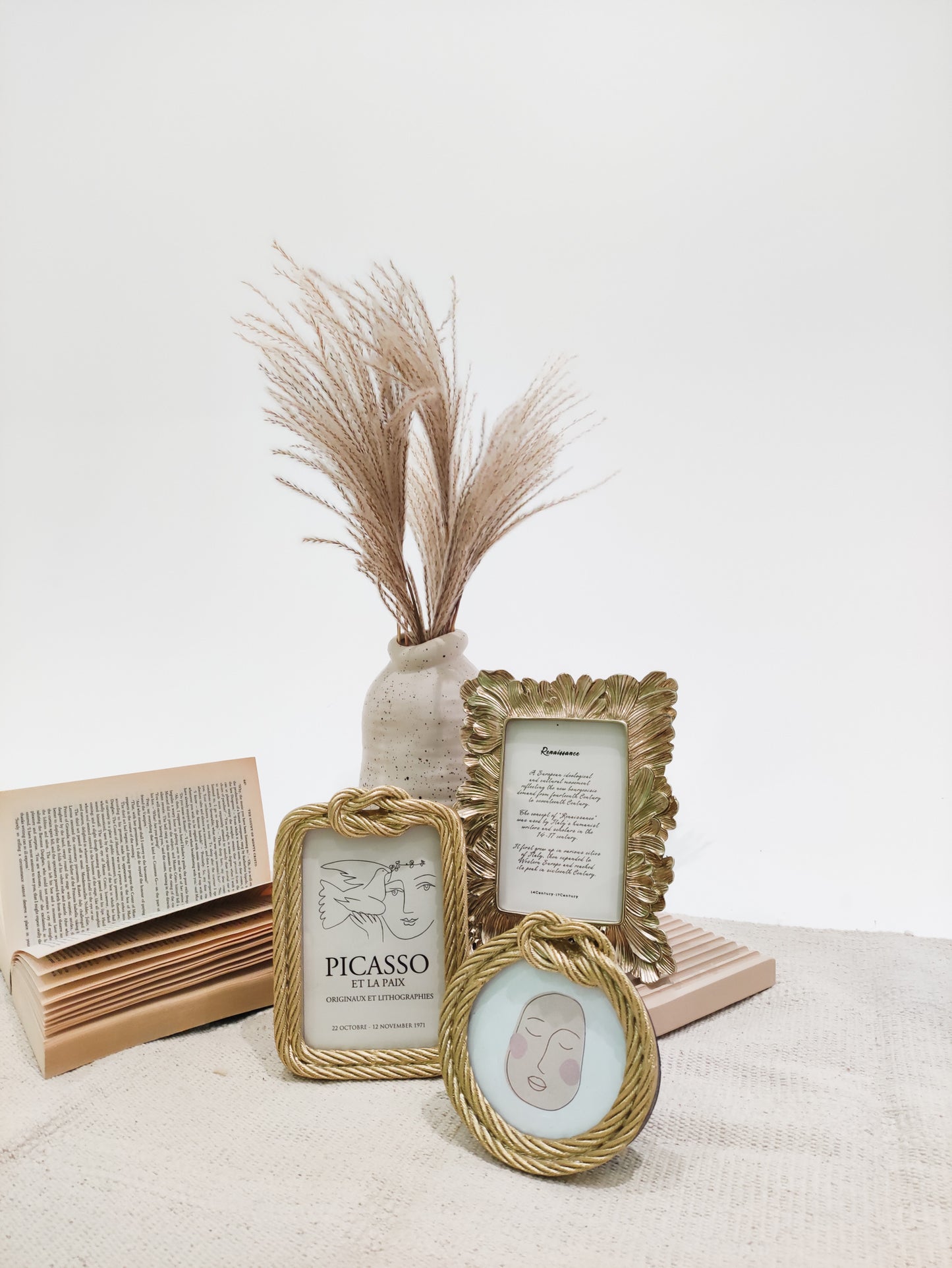 ADDLEY Gold Feather Frame