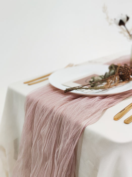 LUXE Sheer Table Runner in Lilac